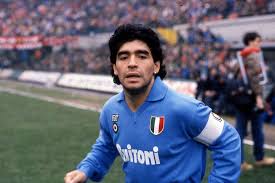 Лионе́ль андре́с ме́сси куччитти́ни — аргентинский футболист, нападающий и капитан испанского клуба «барселона», с 2011 года — капитан национальной сборной. Why Maradona Was Better Than Ronaldo And Messi Bloomberg