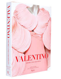 15 Coffee Table Books Every Fashionista Should Own Fashion Coffee Table Books Fashion Books Fashion Design Books