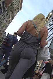 A michael le ofrecen trabajo en la india, y decide. Maduras Caderonas En La Calle Con Ropa Pegada Mujeres Bellas En La Calle