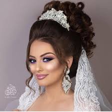 When looking for salons near me can be very frustrating for most people. Mode Kosovo Albania Prishtina Prizren Peja Gjakova Gjilan Ferizaj Bridal Hair And Makeup Wedding Hairstyles With Crown Wedding Hair And Makeup