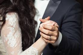Nun suche ich lieder für den ersten tanz und wenn wir in das standesamt gehen und wieder raus. Die 19 Schonsten Lieder Fur Deine Freie Trauung Sofaconcerts