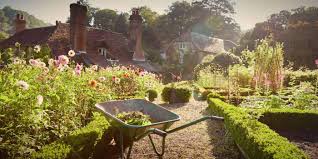 Affordable and search from millions of royalty free images, photos and drag image here. Geschmiedete Gartenwerkzeuge