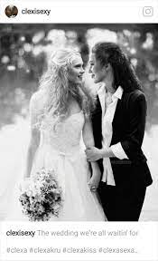 Pin By Lu On Elisa Alycia Lesbian Wedding Photography Lesbian Wedding Lesbian Wedding Photos