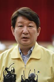 권영진 대구시장이 그동안 받아온 신천지 유착설에 대해 '마음껏 덤벼라'라고 대응했습니다. Tkí–‰ì •í†µí•© ëŒ€í†µë ¹ ì–´ì  ë‹¤ë¡œ ê¶Œì˜ì§„ ëŒ€êµ¬ì‹œìž¥ ê³µì‹ ê±´ì˜
