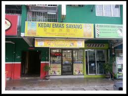 Bagi memudahkan warganet memahami apa yang disebutkan oleh lelaki itu, seorang pengguna twitter telah menterjemahkannya. About Kedai Emas Sayang