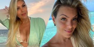 Adicionar aos favoritos copyright © 2019 renata fan. Renata Fan Apos Explodir Com Fotos De Calcinha Posa Bem A Vontade E Deixa Decote Mostrar Demais Delicia Fofocas E Famosos