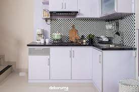 Pilihlah kombinasi warna yang sesuai dan cerah, jika gunakan warna gelap, pastikan lighting atau. 8 Desain Kabinet Dapur Yang Harus Diketahui Para Ibu