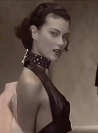 Shalom Harlow at the Anna Molinari Spring-Summer 1995 fashion show