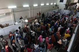 Pejabat akan beroperasi semula pada 19 mei 2021 (rabu) tertakluk kepada nasihat pejabat kesihatan daerah. Nasib Tragis Jutaan Tki Ilegal Di Malaysia Saat Pandemi Kbri Kuala Lumpur Disorot Halaman All Kompas Com