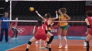 Levantadora macris do brasil torceu o tornozelo no terceiro set e saiu de quadra chorando K4abbjjqbmbxqm