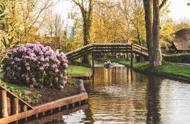 Gm claims it's inaccessible by car and the inhabitants get around by boat. 6 Delightful Things To Do In Giethoorn The Netherlands Aka The Venice Of The Netherlands