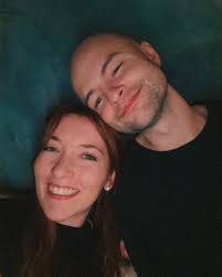 My bestie and I get married in one month and I'm going to make him wake me  up with bass faces for the rest of my life. Love rocks!!! 🎸🎸🎸