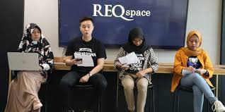 Ahli dari tim kuasa hukum paslon 01 selaku pihak terkait ini ternyata punya sejarah keilmuan yang memukau kendati awalnya sempat gagal. Menkum Ham Pilihan Milenial Prof Mahfud Md Dan Prof Edward Os Hiariej Merdeka Com