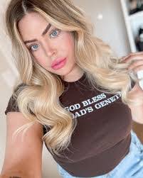 Amanda Bolinger's Instagram, Twitter & Facebook