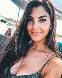 Anfang des jahres gab yeliz koc (27) bekannt, dass sie und ihr partner jimi blue. Neues Foto Yeliz Koc Zeigt Ihren Schonen Runden Babybauch Promiflash De