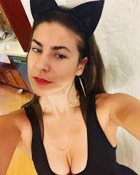 Ashley Loewen's Instagram, Twitter & Facebook