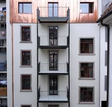 balkontrum im innenhof anbaubalkon style at home dachterrasse