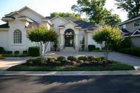 U Shaped Driveways Are Unique And Utilitarian Circle Driveway Landscaping Driveway Design Modern Landscaping