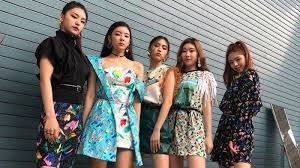 Penampilan cantik dengan tinggi badan 167 cm membuat pemilik nama hwang yeji tersebut berhasil memikat tim audisi jyp entertainment pada . Profil Biodata 5 Member Itzy Lengkap Girl Group Asuhan Jyp Entertainment Luncurkan Single Icy Halaman All Tribunjatim Com