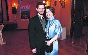 At the 2012 thalia awards she won the category of best actress in a musical. Hana Holisova