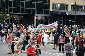 En markering på mortensrud torg i oslo. Ansvaret For Voldseskaleringen Under Sian Demonstrasjonen Pa Furuset Torg Ligger Utelukkende Hos Politiet Subjekt
