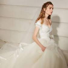 Gebrauchte brautkleider wie neu im outlet in großer auswahl von bekannten designern und marken kaufen. Brautkleider Von Elie Saab 2019 Die Schonsten Designs Fur Einen Fantastischen Look