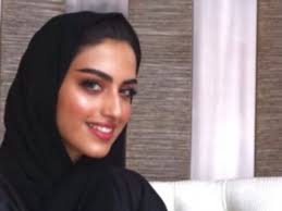 هل هي «السمراء الحزينة»؟ لكن من هي يارا النملة؟، سعودية الجنسية درست الهندسة المعمارية في جامعة الأمير سلطان بالرياض، وهي معروفة كإحدى مشاهير السوشيال ميديا في الخليج والوطن العربي، اهتمت اهتماما شديدا. Ø¨Ø¹Ø¯ ØªØµØ¯Ø±Ù‡Ø§ ØªÙˆÙŠØªØ± Ø§Ù„Ø³Ø¹ÙˆØ¯ÙŠØ© Ù…Ù† Ù‡Ù‰ ÙŠØ§Ø±Ø§ Ø§Ù„Ù†Ù…Ù„Ø© Ø­Ø¯ÙŠØ« Ø´Ø¹Ø¨ Ø§Ù„Ù…Ù…Ù„ÙƒØ© Ø¹ÙŠÙ†