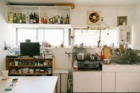 レトロビルをセルフリノベした ペントハウス暮らし 北千住 みんなの部屋 roomie ルーミー 模様替え 居心地の良いキッチン インテリア 収納
