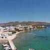 Το φυσικό λιμάνι της μήλου, ο αδάμαντας, έχει ανεπτυγμένη τουριστική υποδομή και φτάνοντας στο νησί θα βρείτε πολλά ενοικιαζόμενα δωμάτια, καταστήματα με σουβενίρ, ταβέρνες και καφετέριες. 1
