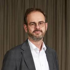 Jobnyt. Så er det officielt. Den 2. februar tiltræder jeg stillingen som  direktør i Roslev Trælasthandel i Herning. Tak til Flemming Lund fra Lund  HR