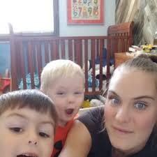 Niki Jones نيكي (@NikiEyes)