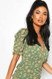 Ideato per capelli secchi e increspati. Abito Mini Petite Floreale Con Dettagli Increspati Boohoo