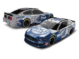 Kevin harvick 's hauler pulled over after race, i'd assume for speeding. Toy Vehicles Sports Outdoors Lionel Racing Kevin Harvick 2019 Mobil 1 1 64 Hauler Nascar Diecast