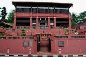 Malaysia mempunyai banyak masjid yang reka bentuknya unik, menarik dan lain daripada yang lain. Tempat Menarik Bersejarah Muzium Mercu Tanda Di Melaka