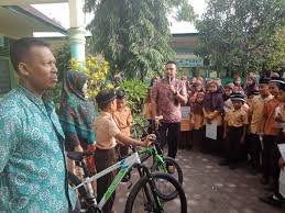 Berdasarkan hasil observasi penulis pada min cot batee kecamatan kuala kabupaten bireuen bahwa dalam membangun hubungan sekolah dengan masyarakat disekitarnya mereka sudah sangat baik, hal ini. Kanwil Kementerian Agama Provinsi Aceh Seuramo