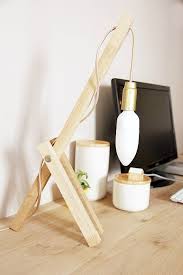 Diy Une Lampe De Table En Bois Tete D Ange Meuble A Fabriquer Soi Meme Diy Design Diy