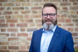 In dieser zeit übernahmen die ratsherren die aufgaben des bürgermeisters, da es noch keinen bürgermeister als solchen gab. Rostock Lebenslauf Von Claus Ruhe Madsen