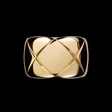 Bague coco crush, motif matelassé, petit modèle, or jaune 18 carats sur le site chanel. Maxi Crush Pour Les Nouveaux Bijoux Coco Crush De Chanel Madame Figaro