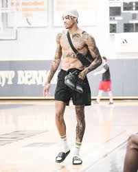 Pin By Maddie On Snacks Meals Nba Fashion Kelly Oubre Cute Black Guys