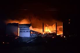 Desde hace más de una semana no llueve, el viento es fuerte y la temperatura es alta. Desesperante Incendio En El Bolson El Hoyo Y Lago Puelo Llegan Aviones Y Brigadistas Al Rescate Minuto Neuquen