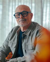 Not Paris, London or New York. Here's autumn in Berry. Just Piaf and the  liquidambar 🍁🍁 #autumn #autumnvibes🍁 #liquidambar #berry #berrynsw  #southcoastnsw #autumnleaves #shoalhaven