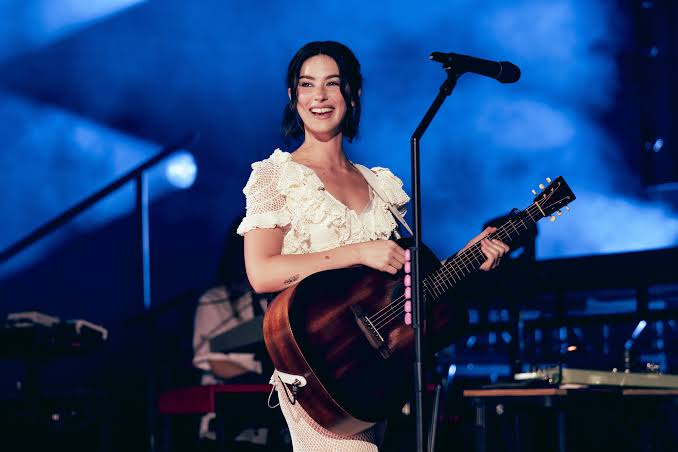 Gracie Abrams' Red Rocks Concert to Stream on Apple Music