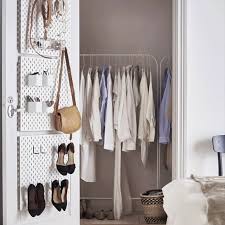 715 Likes 10 Comments Ikea Uk Ikeauk On Instagram Problem Solved Peg Your Way To A Clutter Free Kast Organisatie Tips Kast Slaapkamer Ikea Slaapkamer