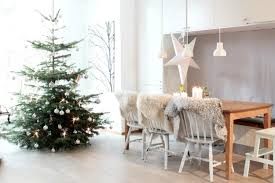 A contemporary christmas decor style is stylish and not too fussy, with a few key statement pieces that catch the eye without interrupting the sleek home interior. Modern Christmas Decor Ideas Are All Style And Chic