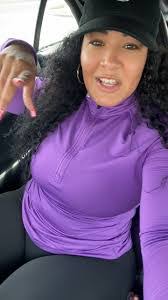 Robin Goad's Instagram, Twitter & Facebook