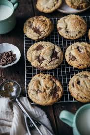Cookies Aux Pepites De Chocolat Et Fleur De Sel Plus Une Miette Dans L Assiette En 2020 Cookies Pepite Chocolat Cookies Et Biscuits Alimentation