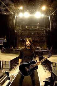 There Goes My Hero Watch Him As He Goes Pin By Amy Disney On Foo Fighters Foo Fighters Dave Foo Fighters Dave Grohl Foo Fighters