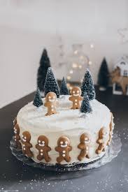 Le Layer Cake De Noel Pour 1 Gateau Au Yaourt Il En Faut 3 3 Moules De 23 Cm De Diametre 1 Pot De Yaourt 1 Pot De Suc Dessert Noel Gateau Noel Repas Noel
