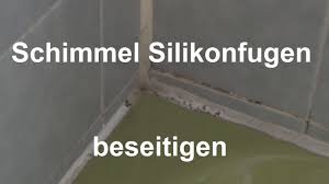 Ist das silikon stark verschmutzt, lohnt es sich, es zu entfernen und zu erneuern foto: Lifehack Schimmel Silikonfuge Entfernen Schimmel Im Bad Dusche Badewanne Waschbecken Beseitigen Youtube