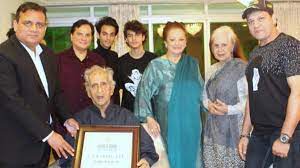 He was the first actor to receive a filmfare best actor award and holds the record for most number of filmfare awards won for that category. Internet Mistakes Dilip Kumar S Brother Aslam Khan For The Actor Picture Goes Viral Celebrities News India Tv